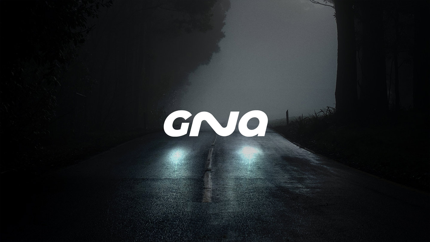 Logotipo GNA sobre carretera