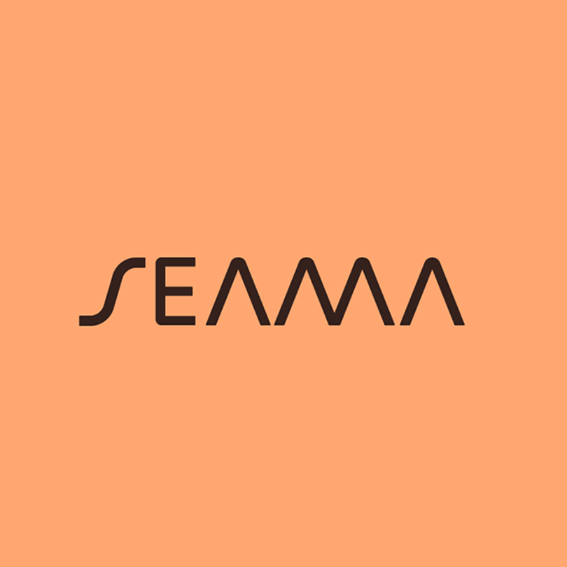 Logotipo SEAMA en fondo naranja