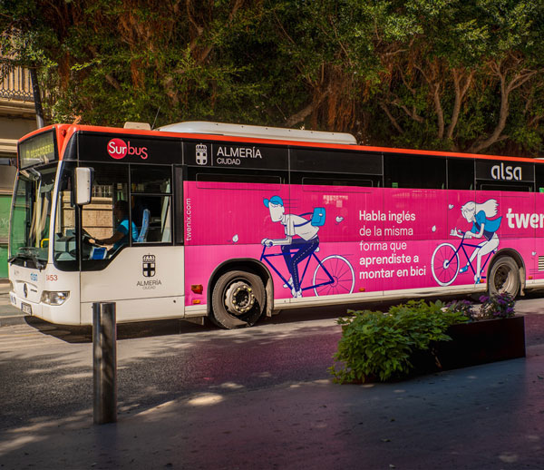 autobús twenix campaña exterior Almería